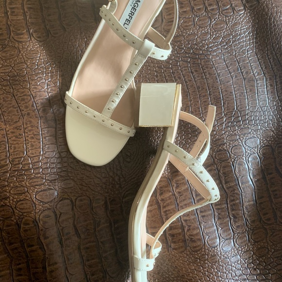 Sandals - Picture 3 of 4